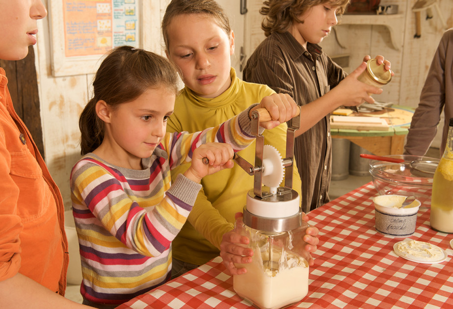 Atelier beurre pour enfants à la ferme de saint-denis