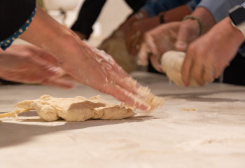 Atelier fabrication pain pour adultes à la ferme de gally de saint-denis 93