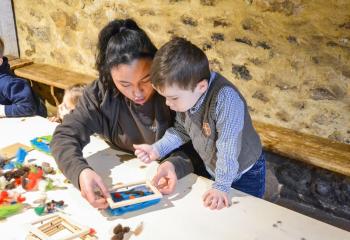 Atelier laine pour enfant  à la Ferme de Gally de Saint Cyr l'Ecole et de Sartrouville