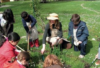 Atelier jardinage pour enfant à la Ferme 