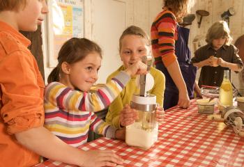 Atelier beurre pour enfant à la Ferme urbaine de Saint Denis