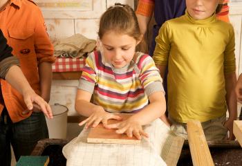 Atelier papier recyclé pour enfant à la Ferme urbaine de Saint Denis