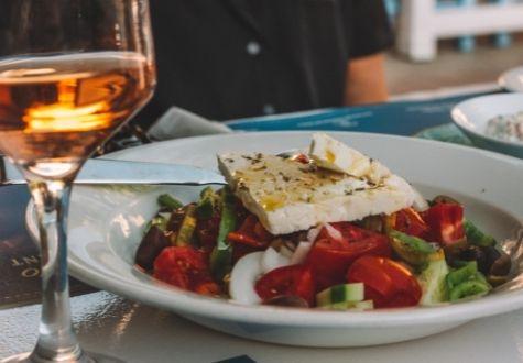 Salade grecque avec de la Feta