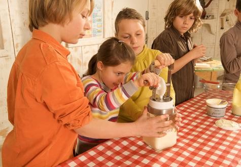 Atelier beurre pour enfant à la Ferme urbaine de Saint Denis