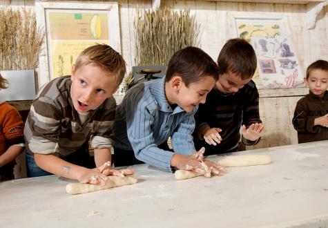 Atelier pain pour enfant  à la Ferme de Gally de Saint Denis